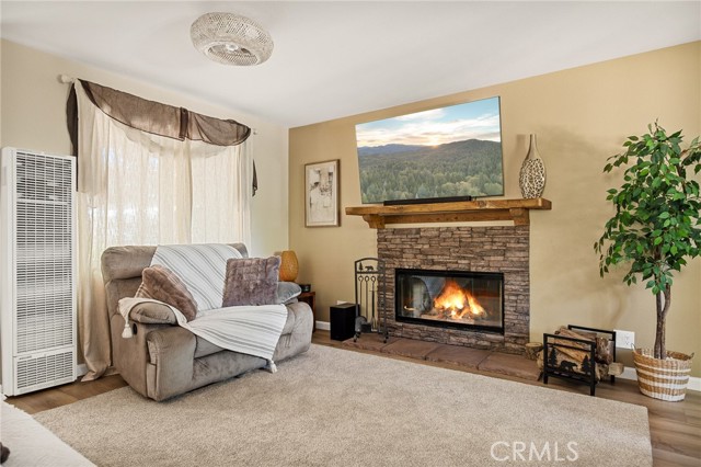 Detail Gallery Image 9 of 50 For 31791 Panorama Dr, Running Springs,  CA 92382 - 3 Beds | 2 Baths