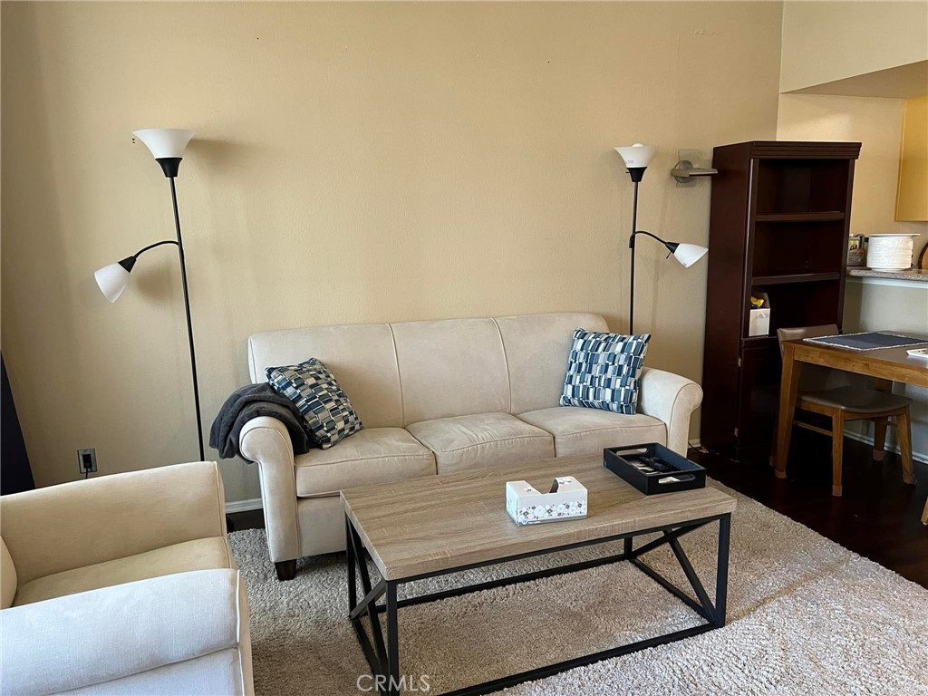 https://media.crmls.org/medias/32873330-e0c6-4980-8f4a-0fef25cb1d99.jpg?preset=X-Large