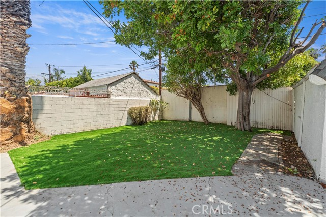336 N Crescent Heights Boulevard, Los Angeles CA: https://media.crmls.org/medias/3287882b-eec9-4fcb-b928-70538288c33a.jpg