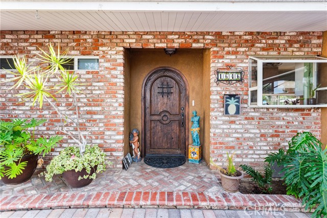 1646 E 15th Street, Santa Ana CA: https://media.crmls.org/medias/3287a9cc-2bcb-4b2c-bf89-6edad99df546.jpg