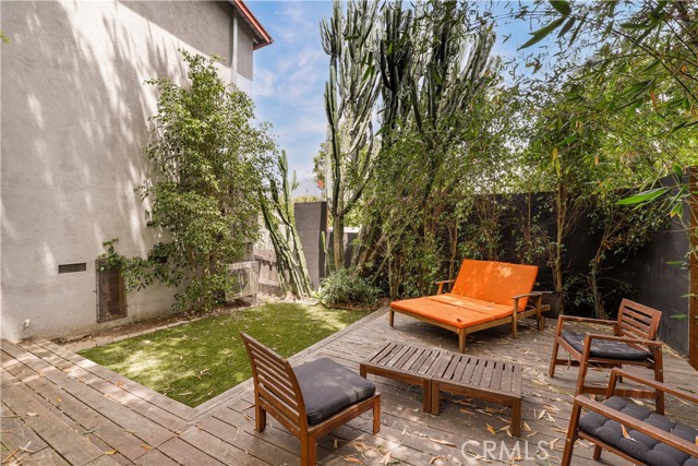 2114 India Street, Los Angeles CA: https://media.crmls.org/medias/32886e2b-fe2f-46a7-a59a-db6709a3cdaa.jpg