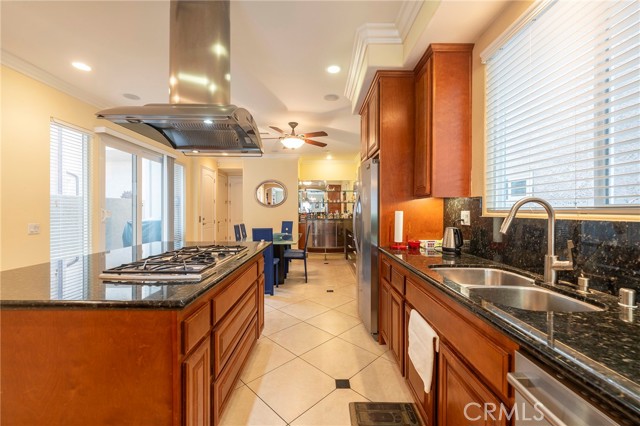 Detail Gallery Image 35 of 49 For 116 11th St, Huntington Beach,  CA 92648 - 3 Beds | 3/1 Baths