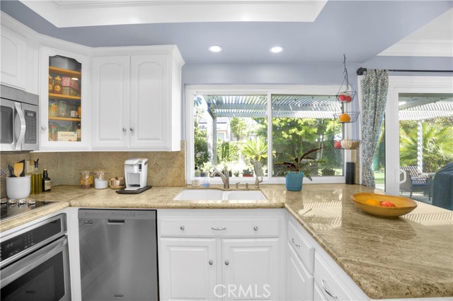 Detail Gallery Image 18 of 73 For 10201 Beverly Dr, Huntington Beach,  CA 92646 - 5 Beds | 2/1 Baths