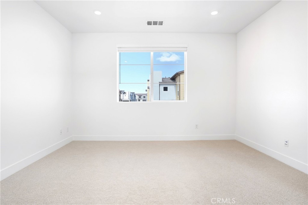 https://media.crmls.org/medias/32898b45-8a59-4d68-95df-b62fec912156.jpg?preset=X-Large