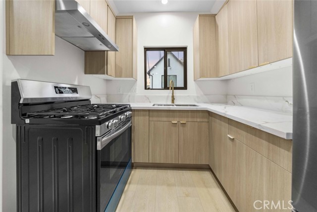 Detail Gallery Image 5 of 17 For 1324 Winchester Ave a,  Glendale,  CA 91201 - 2 Beds | 2 Baths