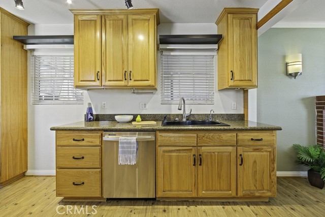 Detail Gallery Image 15 of 44 For 1832 N Brighton, Burbank,  CA 91506 - 2 Beds | 1 Baths