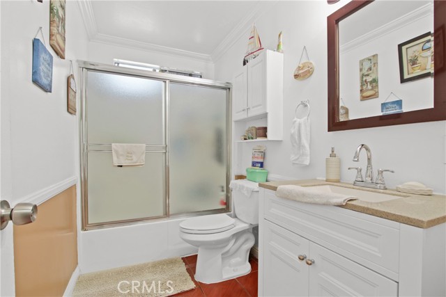 916 W 53rd ST Street, Los Angeles CA: https://media.crmls.org/medias/328a93df-2c04-45ac-bfe1-80a969814d9b.jpg