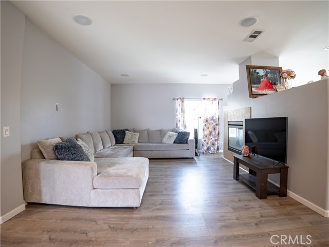 13366 Viejo Circle, Victorville CA: https://media.crmls.org/medias/328ae225-6fae-4f50-bac5-902fc00ee19b.jpg