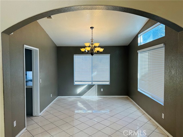 Detail Gallery Image 3 of 15 For 16230 La Fortuna Ln, Moreno Valley,  CA 92551 - 4 Beds | 3 Baths