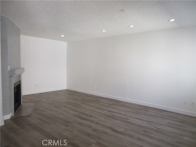 Detail Gallery Image 5 of 25 For 7330 Eton Ave #203,  Canoga Park,  CA 91303 - 2 Beds | 2 Baths