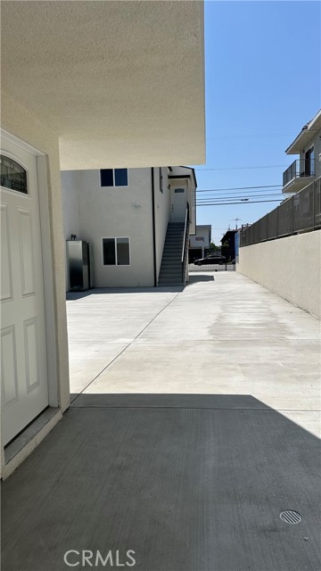 7726 1/2 Laurel Canyon Boulevard, North Hollywood CA: https://media.crmls.org/medias/328c064f-7d73-439a-a78a-e79895e810b8.jpg