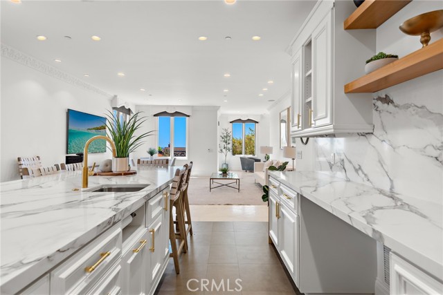 Detail Gallery Image 22 of 75 For 530 Kings Rd, Newport Beach,  CA 92663 - 5 Beds | 4/3 Baths