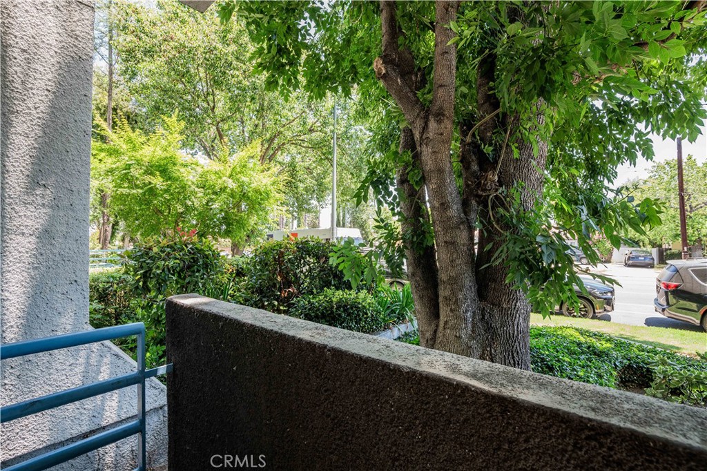 https://media.crmls.org/medias/328d21b4-f0d3-4485-af60-64f8e8061209.jpg?preset=X-Large