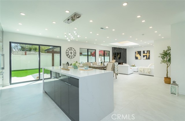 Detail Gallery Image 15 of 48 For 19806 Needles, Chatsworth,  CA 91311 - 3 Beds | 3 Baths