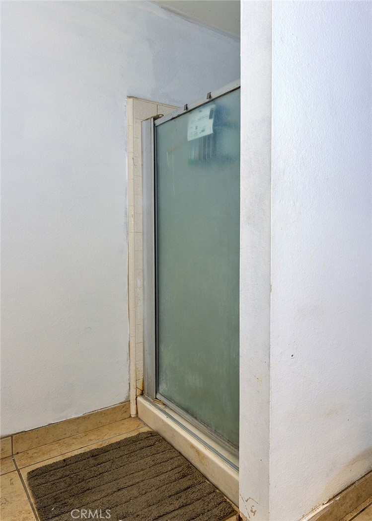 https://media.crmls.org/medias/328dc2a3-6e52-41d2-8f7b-9c9c1f689e79.jpg?preset=X-Large
