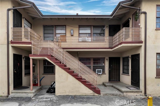 7224 Hazeltine Avenue, Van Nuys CA: https://media.crmls.org/medias/328e0436-6a56-4726-a516-d26423aeeeb3.jpg