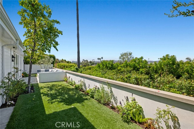 Detail Gallery Image 26 of 55 For 2307 Arbutus St, Newport Beach,  CA 92660 - 6 Beds | 6/1 Baths