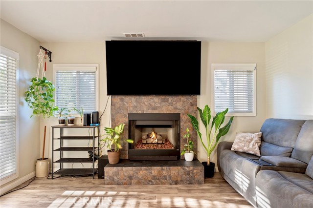 Detail Gallery Image 8 of 24 For 3078 Serrano, San Bernardino,  CA 92405 - 2 Beds | 2 Baths