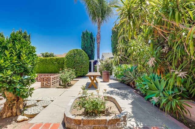 1702 Lark Tree Way, Hacienda Heights CA: https://media.crmls.org/medias/328f4555-4078-43bb-92e8-8cba9a097f8a.jpg