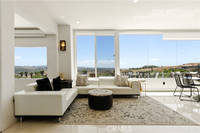 Detail Gallery Image 15 of 52 For 3610 Monserate Hill Ct, Fallbrook,  CA 92028 - 4 Beds | 3/1 Baths