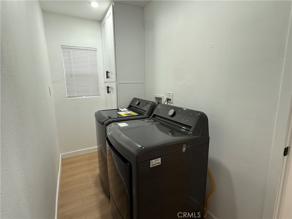 https://media.crmls.org/medias/328f9cbf-3679-4748-8de5-6a35aa9d8cff.jpg?preset=X-Large