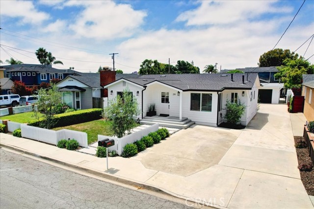 219 Santa Isabel Ave, Costa Mesa, CA 92627