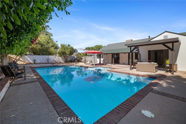 10217 Lemona Avenue, Mission Hills (San Fernando) CA: https://media.crmls.org/medias/3293e3b8-96de-4971-b368-a888a841af0e.jpg