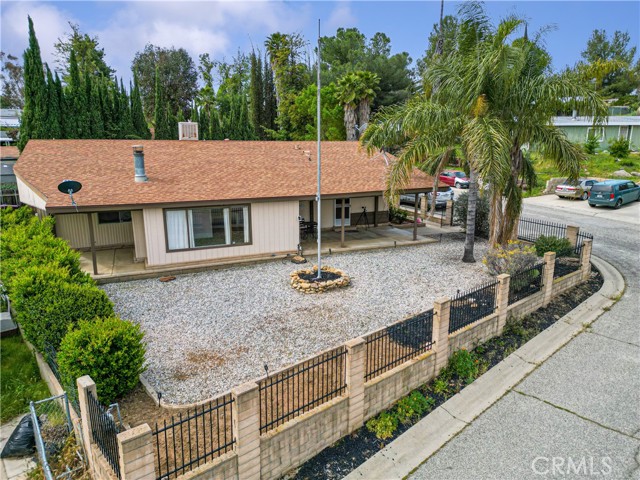 17105 Aragon Drive, Perris CA: https://media.crmls.org/medias/3293e3bf-b354-467d-a52a-1d4dc48b0682.jpg