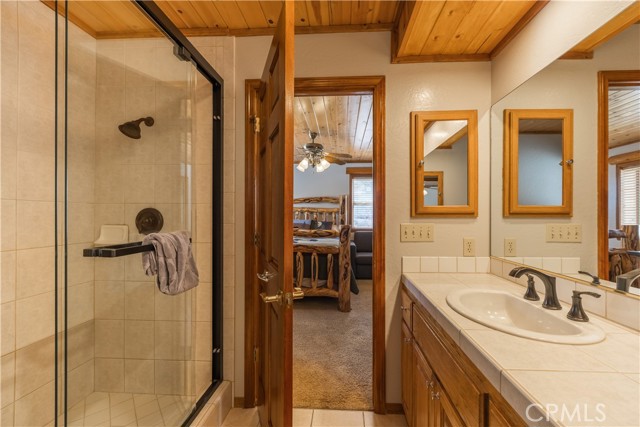 42690 Edgehill Place, Big Bear Lake CA: https://media.crmls.org/medias/32944d2f-218d-45d2-acb6-0b612744927d.jpg