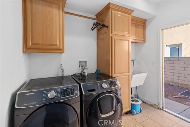 18075 Lakeview Drive, Victorville CA: https://media.crmls.org/medias/3295161c-671b-43e3-bfd6-d0e8b2a66590.jpg