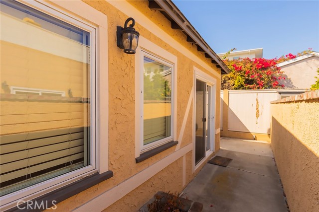 Detail Gallery Image 17 of 18 For 2014 1/2 Plant Ave, Redondo Beach,  CA 90278 - 2 Beds | 2 Baths