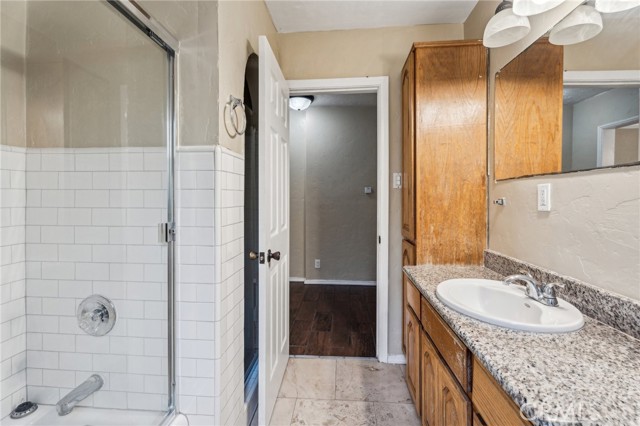 124 W 110th Street, Los Angeles CA: https://media.crmls.org/medias/3297060b-62fe-4646-85a9-e0c9d5ec1e4a.jpg
