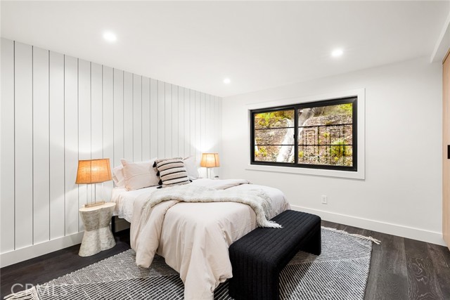 4885 Winnetka Avenue, Woodland Hills CA: https://media.crmls.org/medias/3297e3dc-9532-4bec-bcd8-ceff3fe7f96b.jpg
