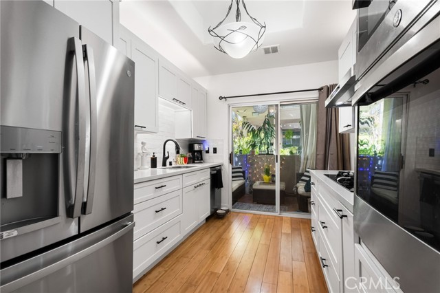 Detail Gallery Image 34 of 66 For 10626 Valley Spring #103,  Toluca Lake,  CA 91602 - 2 Beds | 2 Baths