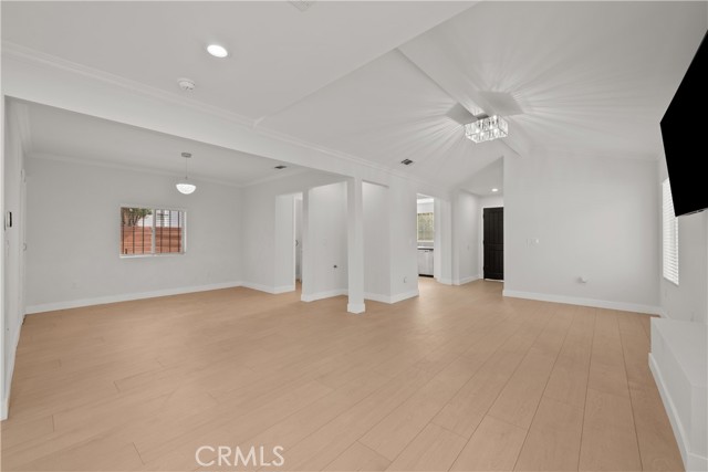 5025 Noble Avenue, Sherman Oaks CA: https://media.crmls.org/medias/329816f7-aeaa-4241-8ed8-6bccb2d2495d.jpg