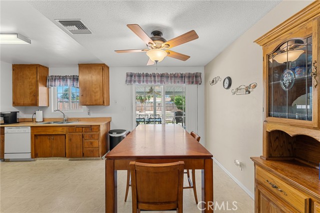 Detail Gallery Image 6 of 20 For 26364 Plymouth St, Hemet,  CA 92544 - 3 Beds | 1 Baths