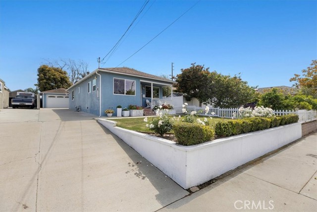 1012 Avenue C, Redondo Beach, California 90277, 4 Bedrooms Bedrooms, ,2 BathroomsBathrooms,Residential,Sold,Avenue C,SB24093567