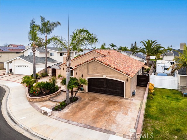 20162 S New Britain Lane, Huntington Beach CA: https://media.crmls.org/medias/32996aa6-c08d-4361-b05b-ecd11d6d7220.jpg
