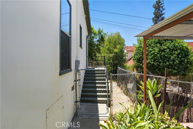 10416 Fairgrove, Tujunga CA: https://media.crmls.org/medias/32999e25-5682-46cf-867d-a8988d847cc9.jpg