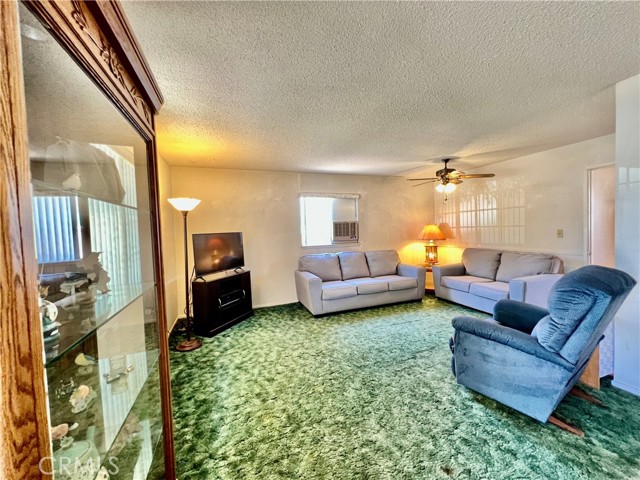 8675 Colorado Avenue, Riverside CA: https://media.crmls.org/medias/3299dcba-d65e-4f36-84e0-a257ce38522c.jpg