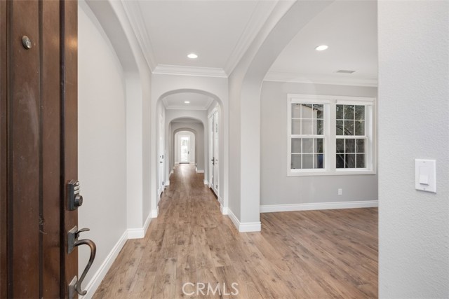 20 Townsend, Irvine CA: https://media.crmls.org/medias/329a028c-c4a0-4abc-aabb-9c906ca2187e.jpg