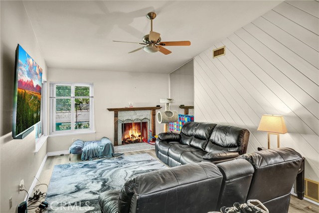 Detail Gallery Image 8 of 19 For 23041 Posada, Valencia,  CA 91354 - 4 Beds | 3 Baths