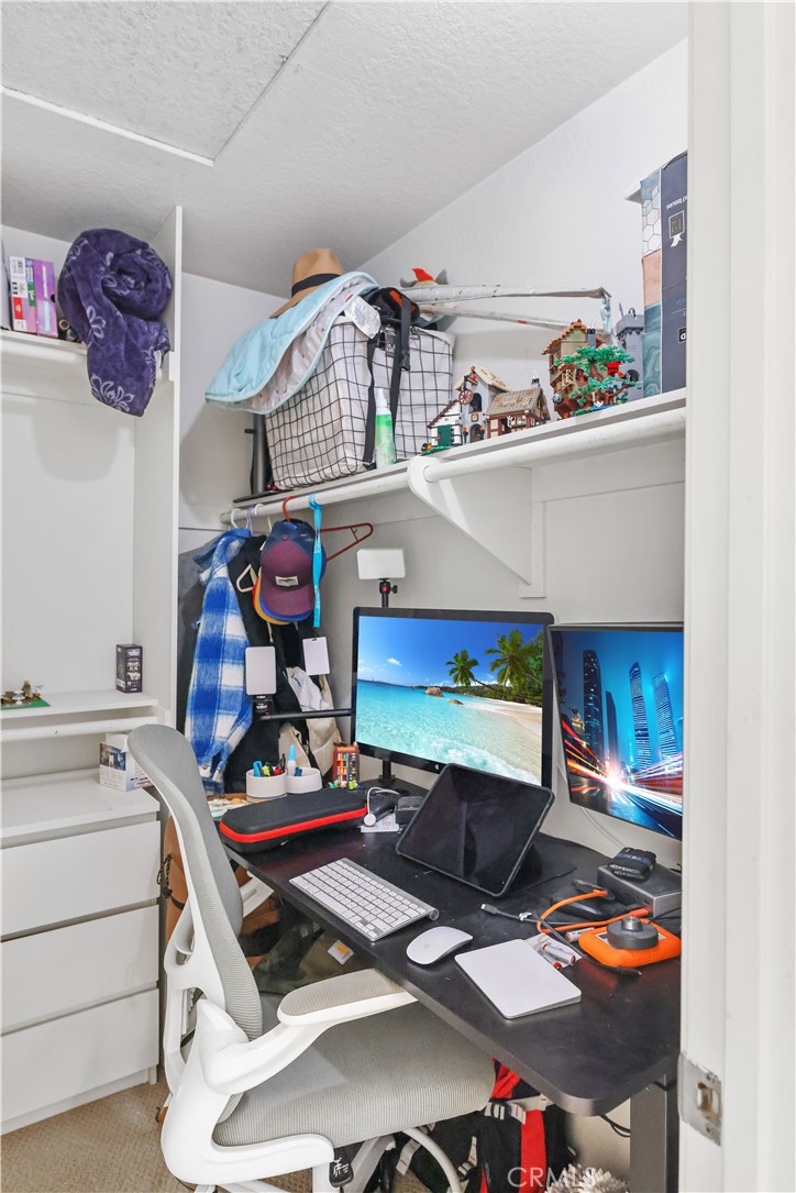 https://media.crmls.org/medias/329b3985-51bb-4dd0-8e70-ac9f90e424cd.jpg?preset=X-Large