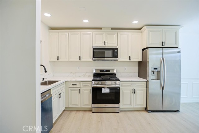 Detail Gallery Image 14 of 41 For 4109 W 5th #F2,  Santa Ana,  CA 92703 - 2 Beds | 2 Baths