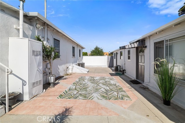 2109 N Dymond Street, Burbank CA: https://media.crmls.org/medias/329d489e-911a-4e3e-b00b-b1fc937f0a58.jpg