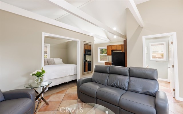 7441 Sylvia Avenue, Reseda CA: https://media.crmls.org/medias/329d80a1-ed58-4de8-a9e3-26b3e36da280.jpg