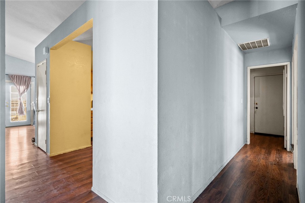 https://media.crmls.org/medias/329dd4d8-6561-472b-b2d4-f9f5801ef475.jpg?preset=X-Large