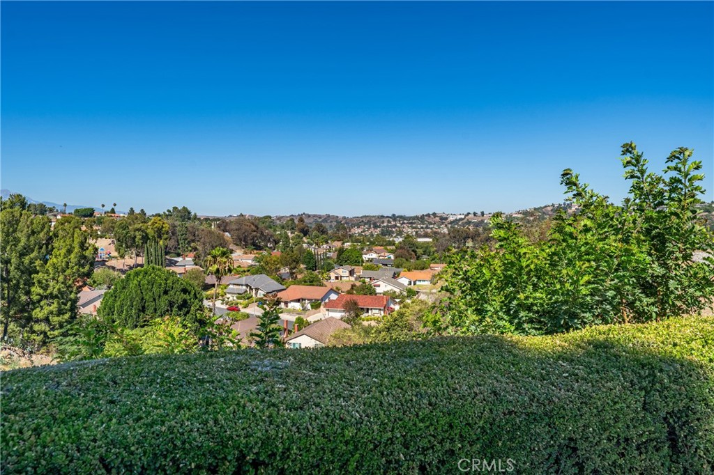 https://media.crmls.org/medias/329e99d1-bece-4545-9a85-722da8cf7e49.jpg?preset=X-Large