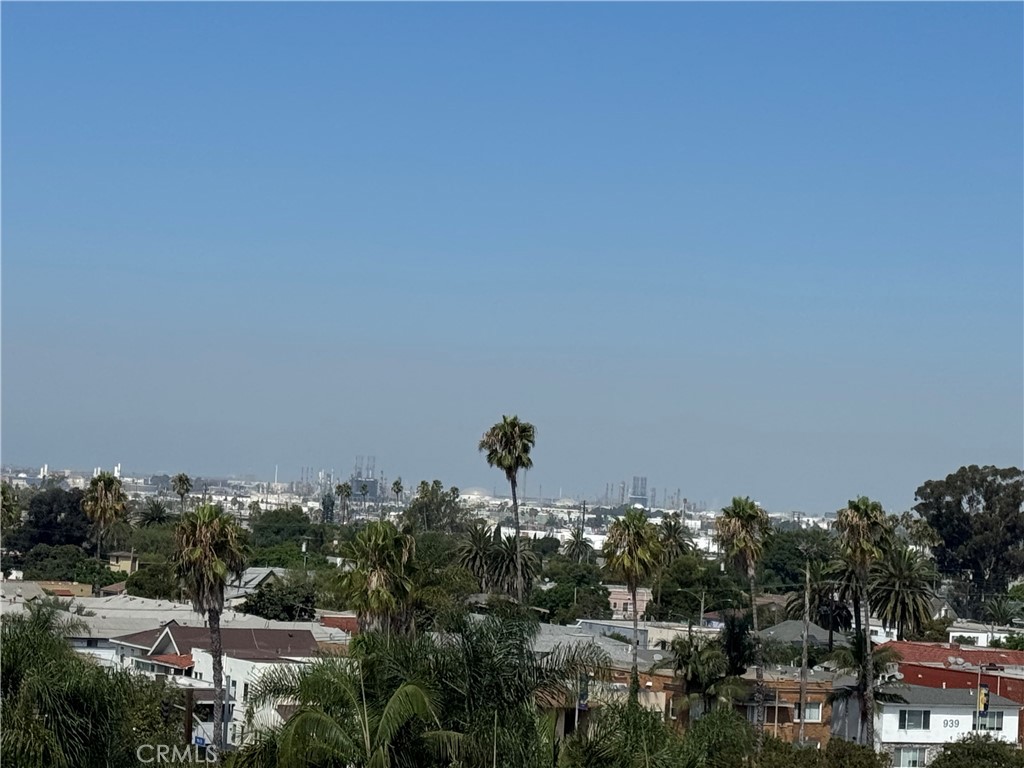 https://media.crmls.org/medias/32a09035-34b1-4d8e-8156-dd257f1e5270.jpg?preset=X-Large