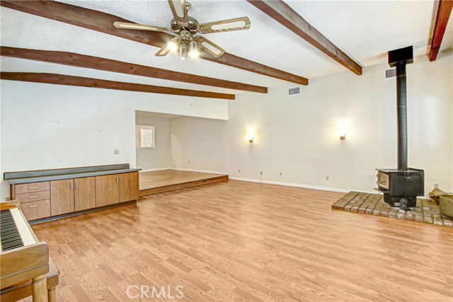 Detail Gallery Image 7 of 17 For 16510 Iris, Fontana,  CA 92335 - 3 Beds | 2 Baths